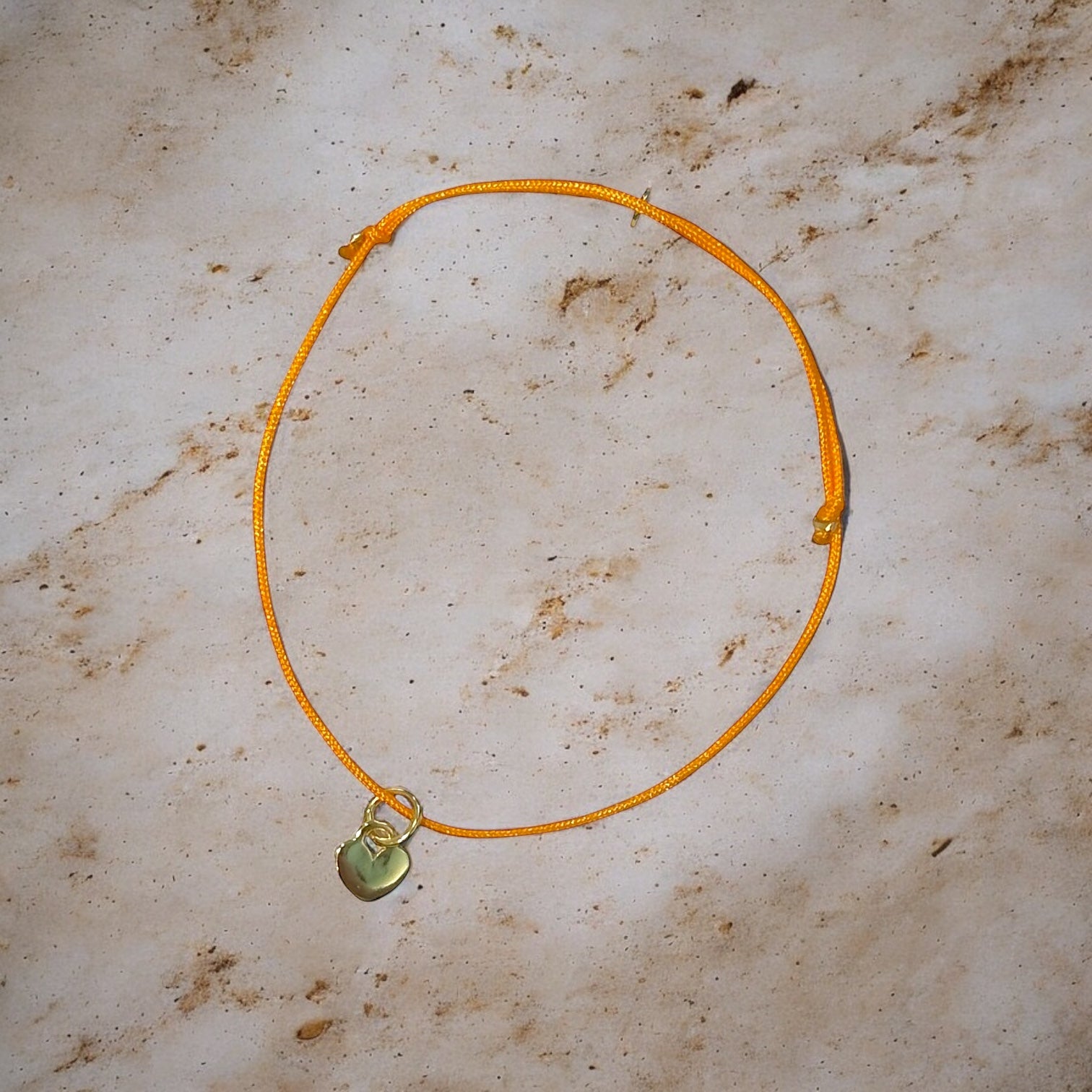 Armband mit Charm