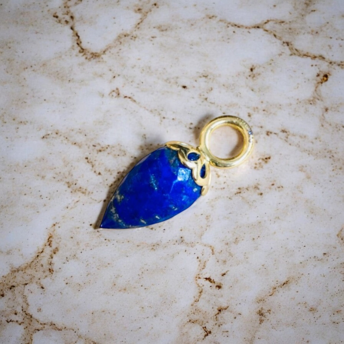 Tropfen Lapislazuli