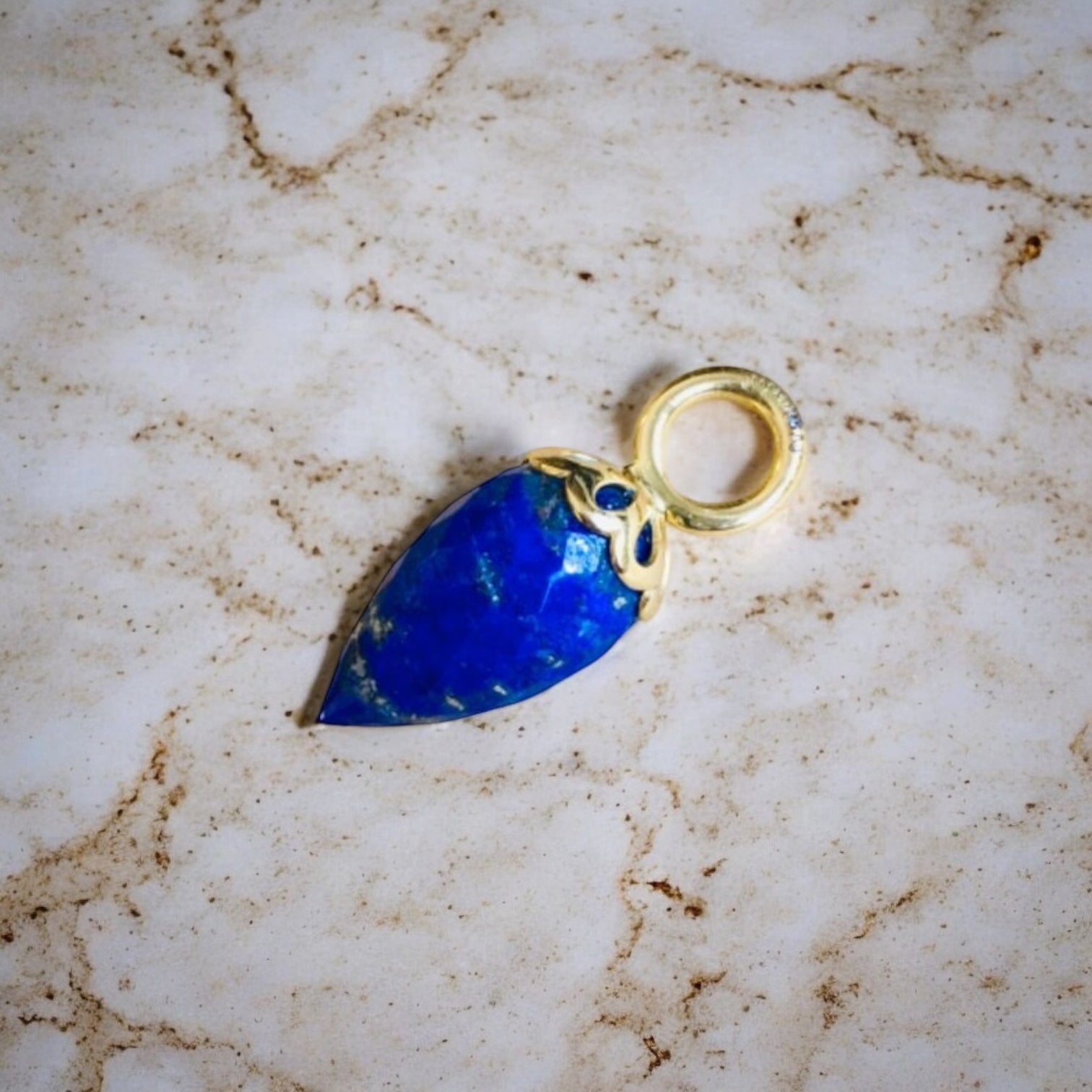 Tropfen Lapislazuli