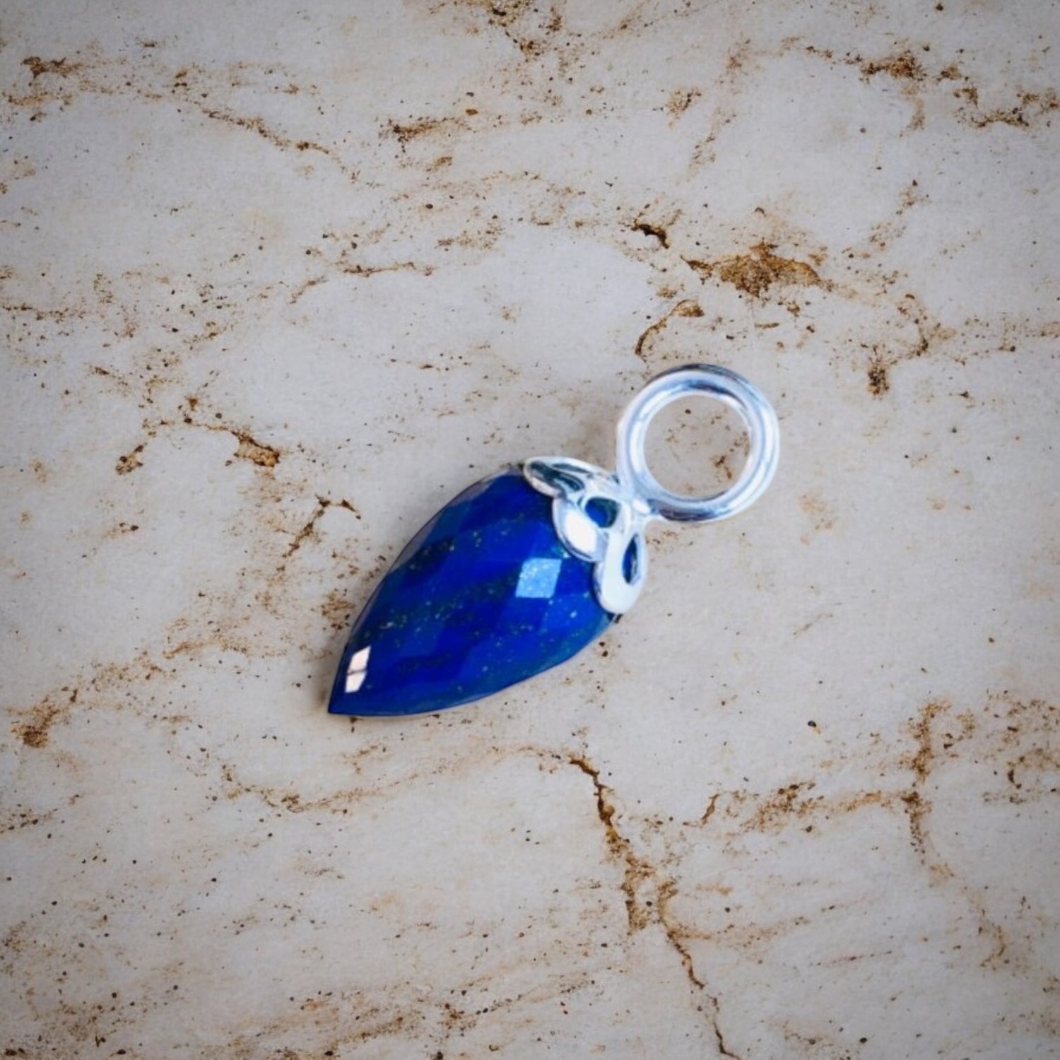 Tropfen Lapislazuli
