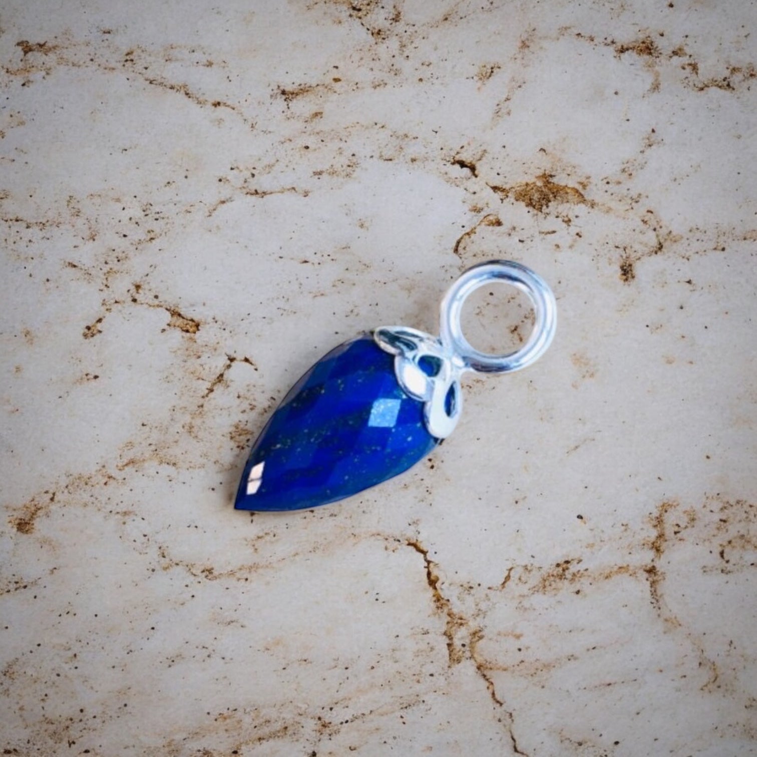 Tropfen Lapislazuli